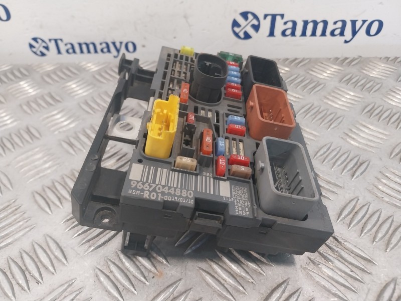 Recambio de caja reles / fusibles para citroën c4 grand picasso referencia OEM IAM 9667044880  