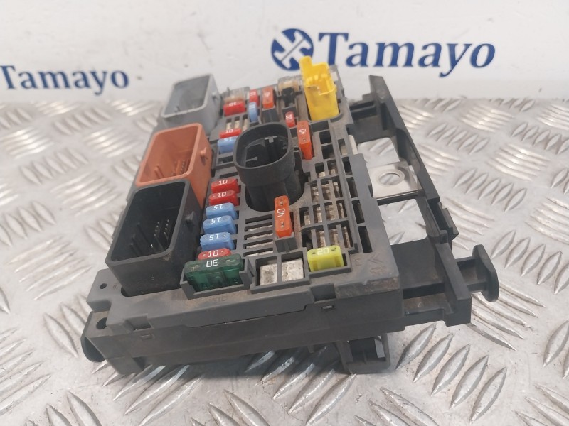 Recambio de caja reles / fusibles para citroën c4 grand picasso referencia OEM IAM 9667044880  
