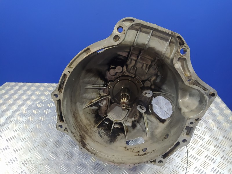 Recambio de caja cambios para iveco 35s13 2.8d referencia OEM IAM 8870921 1323301010 1323301009