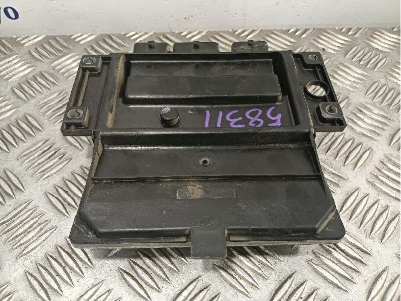 Recambio de centralita motor uce para dacia logan referencia OEM IAM 8200513058 R0410B036D 8200785530
