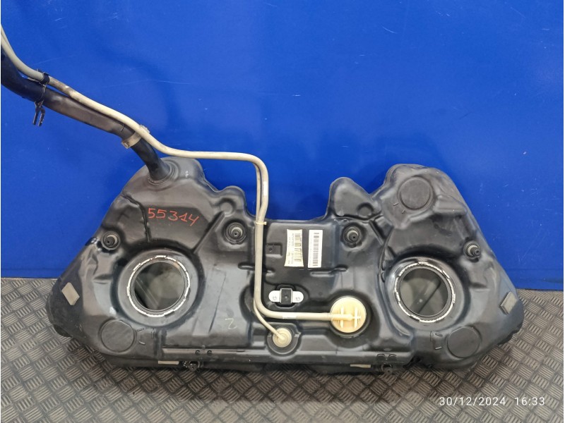 Recambio de deposito combustible para mercedes-benz clase e (w212) lim. 3.0 cdi cat referencia OEM IAM A2124702001  