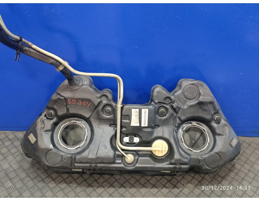 Recambio de deposito combustible para mercedes-benz clase e (w212) lim. 3.0 cdi cat referencia OEM IAM A2124702001  