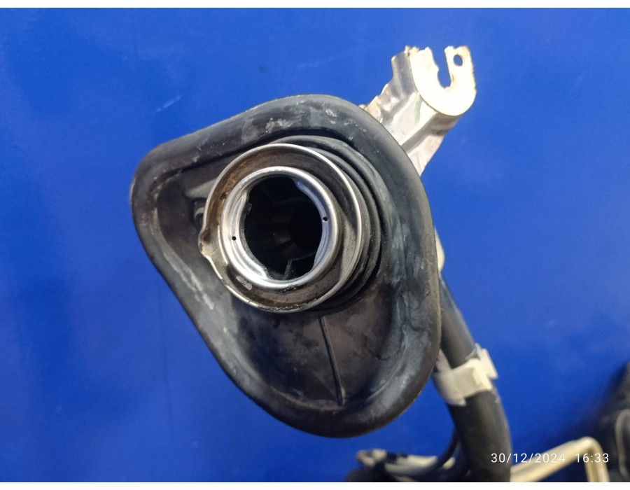 Recambio de deposito combustible para mercedes-benz clase e (w212) lim. 3.0 cdi cat referencia OEM IAM A2124702001  