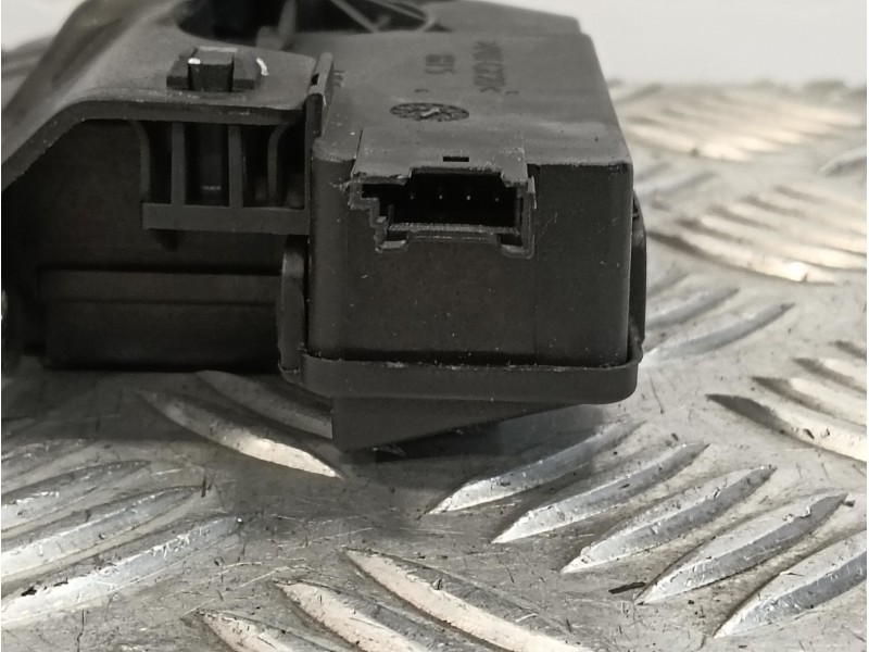 Recambio de cerradura maletero / porton para bmw serie 1 berlina (e81/e87) referencia OEM IAM 8196401  