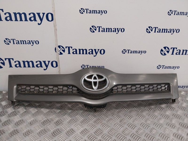 Recambio de rejilla delantera para toyota corolla verso (r1) referencia OEM IAM 531110F020  