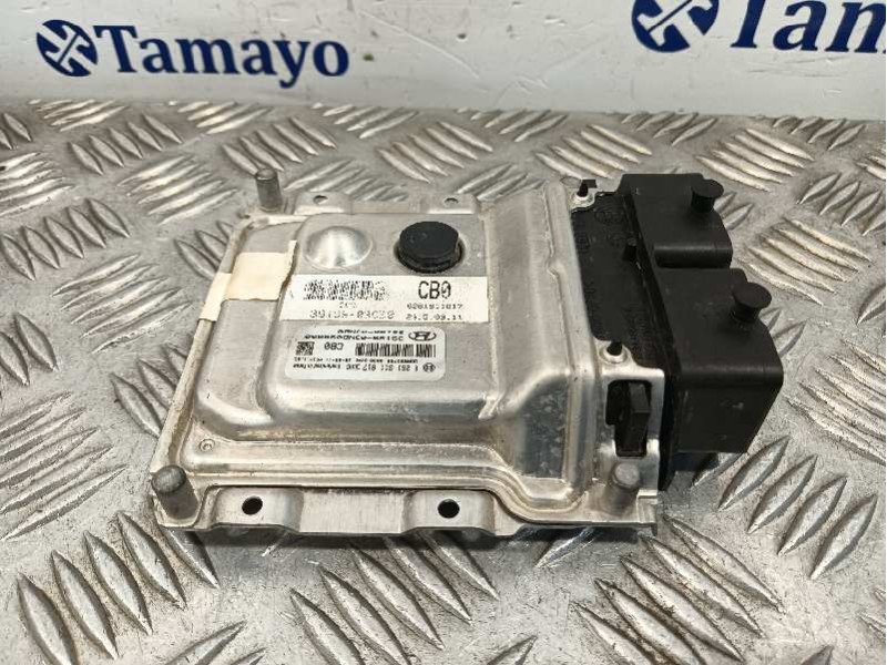 Recambio de centralita motor uce para hyundai i30 (gd) referencia OEM IAM 1038407877 0261S11817 ME17921