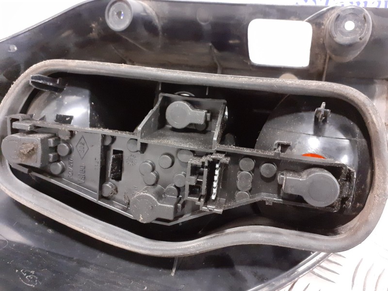 Recambio de piloto trasero derecho para renault laguna ii grandtour (kg0) 2.2 dci turbodiesel referencia OEM IAM 8200002472  