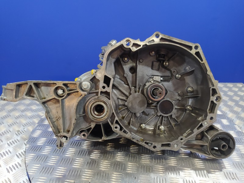 Recambio de caja cambios para opel astra gtc 1.7 16v cdti referencia OEM IAM F23  