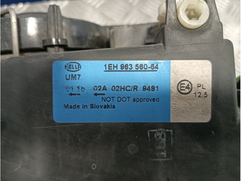 Recambio de faro derecho para volkswagen bora berlina (1j2) 1.9 sdi referencia OEM IAM   