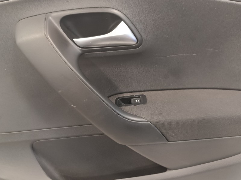 Recambio de guarnecido puerta trasera derecha para volkswagen polo (6c1) 1.0 referencia OEM IAM 6R6867212  