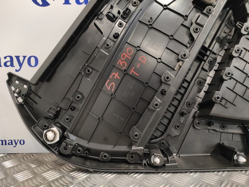 Recambio de guarnecido puerta trasera derecha para renault captur ii 1.3 tce referencia OEM IAM 829008155R  2237268X