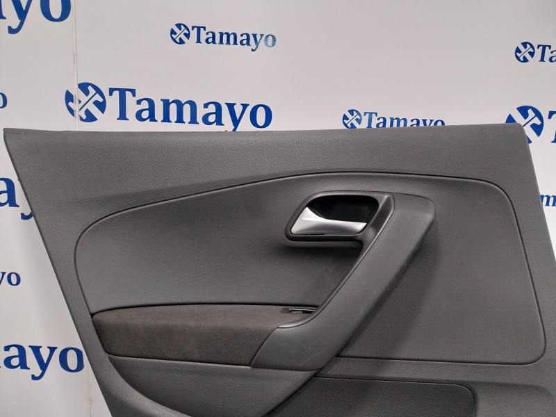 Recambio de guarnecido puerta trasera izquierda para volkswagen polo (6c1) 1.0 referencia OEM IAM 6R6867211  