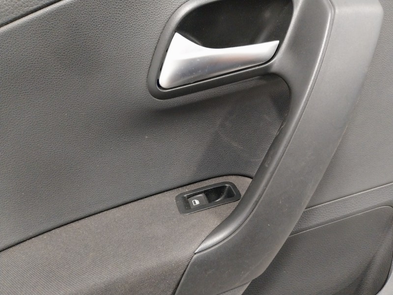 Recambio de guarnecido puerta trasera izquierda para volkswagen polo (6c1) 1.0 referencia OEM IAM 6R6867211  
