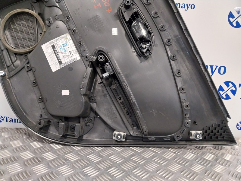 Recambio de guarnecido puerta trasera izquierda para volkswagen polo (6c1) 1.0 referencia OEM IAM 6R6867211  