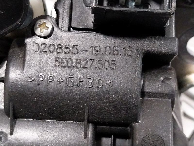 Recambio de cerradura maletero / porton para skoda rapid 1.6 tdi dpf referencia OEM IAM 5E0827505  