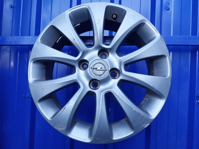 Recambio de llanta para opel corsa d referencia OEM IAM 0P052  