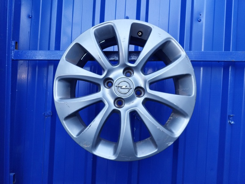 Recambio de llanta para opel corsa d referencia OEM IAM 0P052  