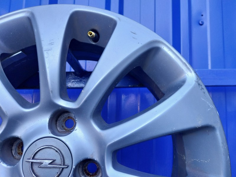 Recambio de llanta para opel corsa d referencia OEM IAM 0P052  