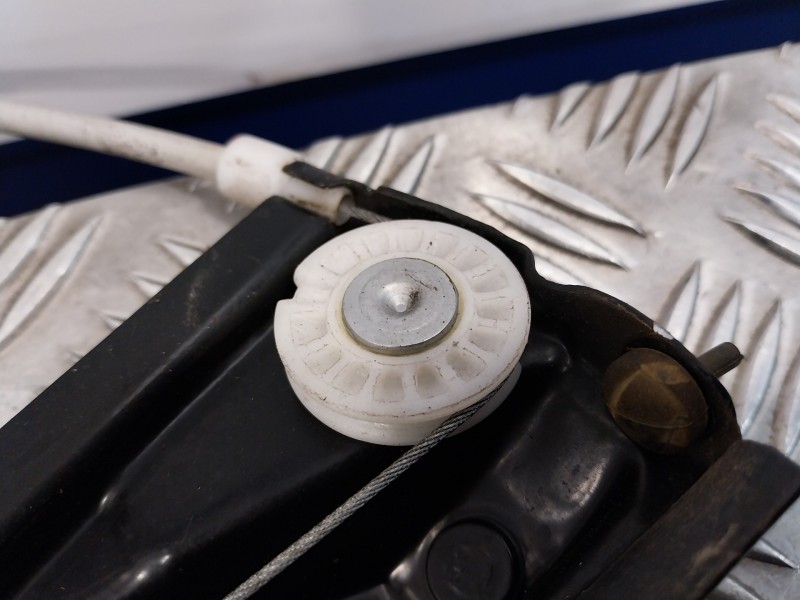 Recambio de elevalunas delantero izquierdo para volkswagen polo (6c1) 1.0 referencia OEM IAM 6R0959801AT 0130822531 S850311238A