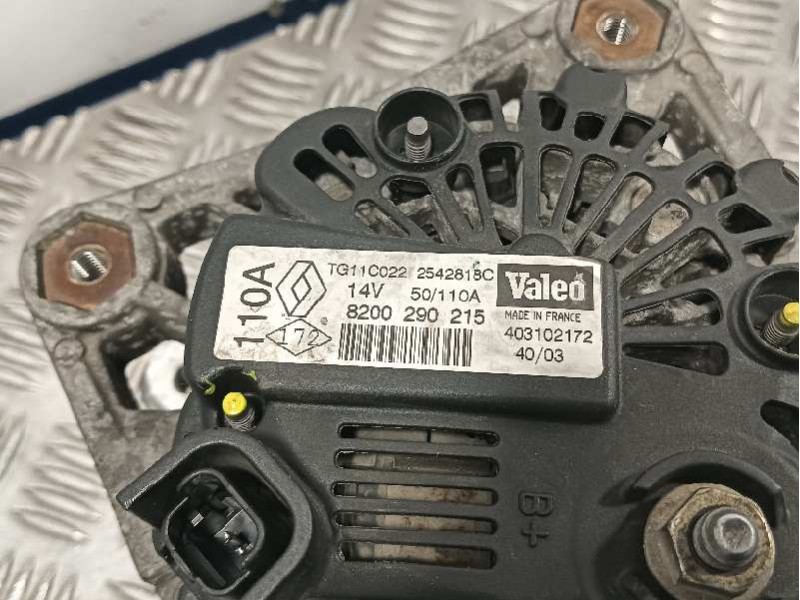 Recambio de alternador para renault megane ii berlina 5p dynamique referencia OEM IAM 8200290215  
