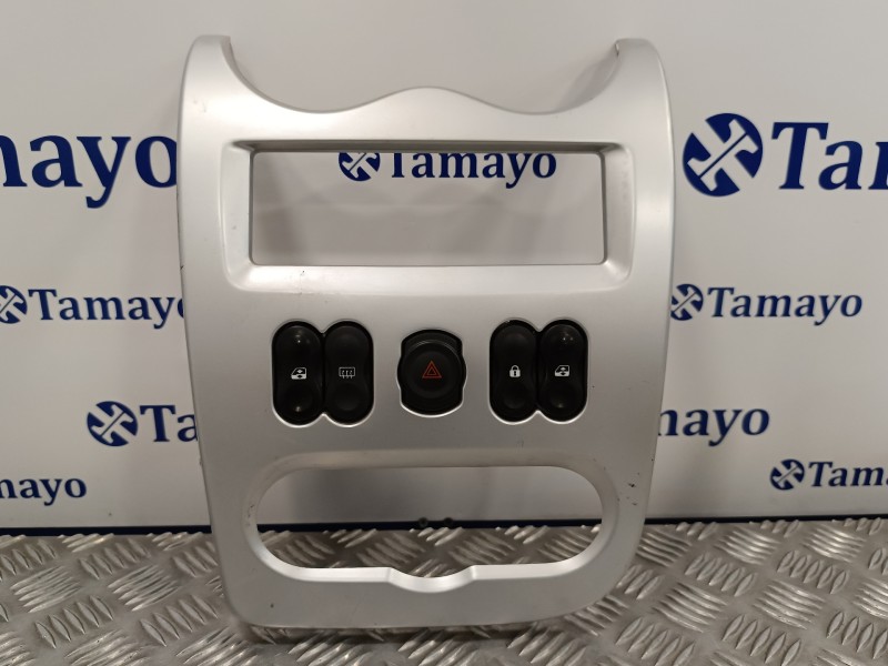 Recambio de consola central para dacia sandero 1.4 cat referencia OEM IAM 8200739438  