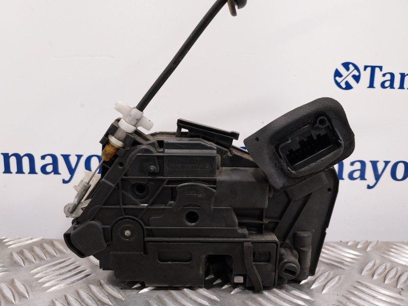 Recambio de cerradura puerta trasera derecha para skoda rapid 1.6 tdi dpf referencia OEM IAM 5E0839016A  
