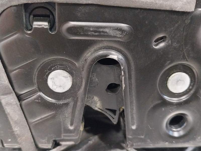 Recambio de cerradura puerta trasera derecha para skoda rapid 1.6 tdi dpf referencia OEM IAM 5E0839016A  