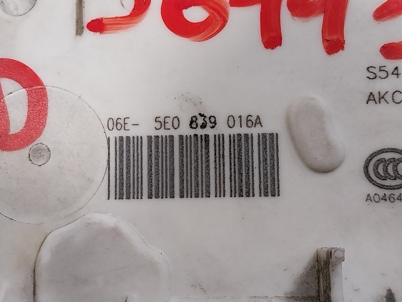 Recambio de cerradura puerta trasera derecha para skoda rapid 1.6 tdi dpf referencia OEM IAM 5E0839016A  
