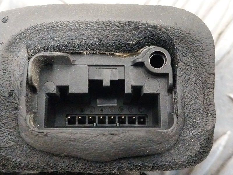 Recambio de cerradura puerta trasera derecha para skoda rapid 1.6 tdi dpf referencia OEM IAM 5E0839016A  