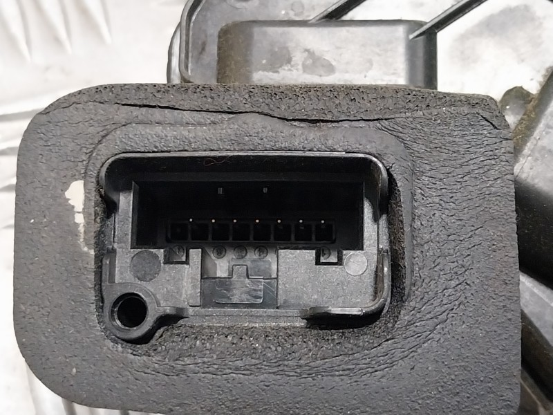 Recambio de cerradura puerta delantera derecha para skoda rapid 1.6 tdi dpf referencia OEM IAM 5E1837016A  