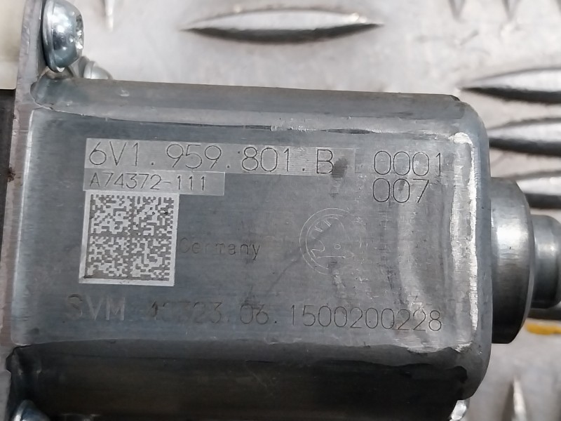 Recambio de elevalunas delantero izquierdo para skoda rapid 1.6 tdi dpf referencia OEM IAM 6V1959801B  A74372111
