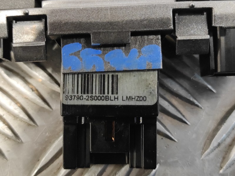 Recambio de interruptor warning para hyundai ix35 1.7 crdi cat referencia OEM IAM 847402S350TAN  937902S000BLH