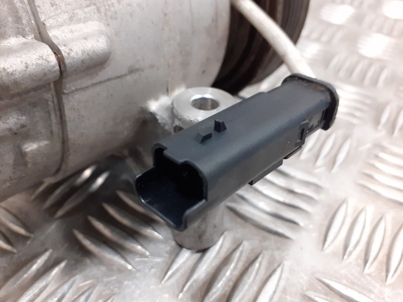 Recambio de compresor aire acondicionado para toyota aygo 1.0 cat referencia OEM IAM 88310YV010D  B000776180