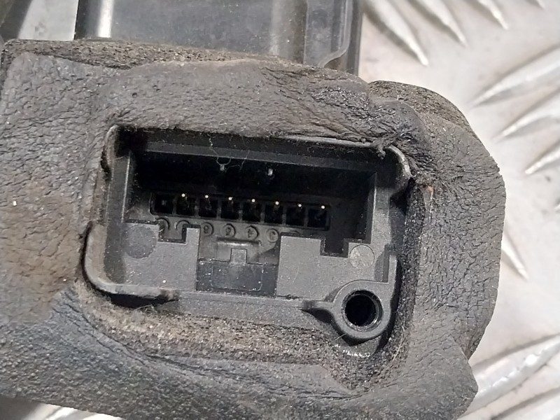 Recambio de cerradura puerta delantera izquierda para skoda rapid 1.6 tdi dpf referencia OEM IAM 5E1837015A  