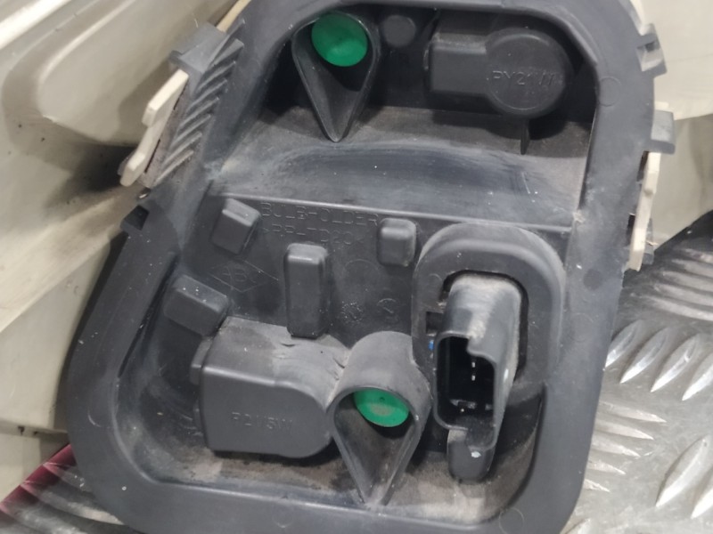 Recambio de piloto trasero derecho para renault fluence 1.5 dci diesel fap referencia OEM IAM 265500016R  