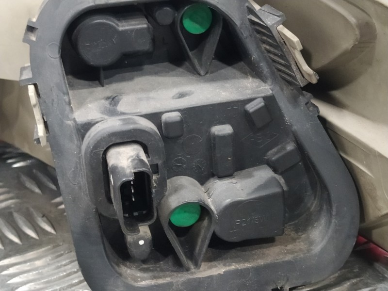 Recambio de piloto trasero izquierdo para renault fluence 1.5 dci diesel fap referencia OEM IAM 265550016R  