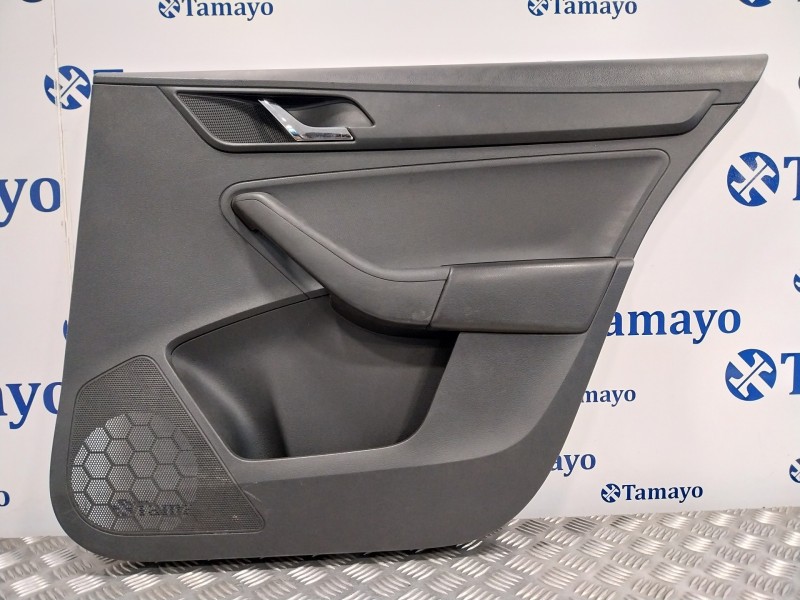 Recambio de guarnecido puerta trasera derecha para skoda rapid 1.6 tdi dpf referencia OEM IAM 5JH867024C  