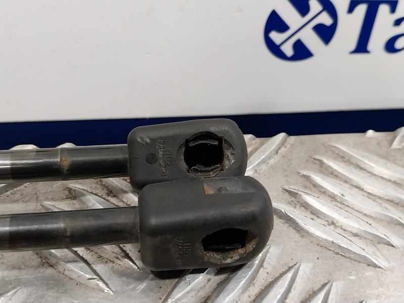 Recambio de amortiguadores maletero / porton para volkswagen polo (6c1) 1.0 referencia OEM IAM 6R6827550A  