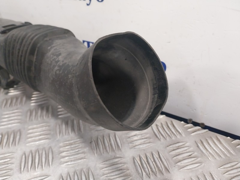 Recambio de toma de aire para mazda 3 lim. (bl) referencia OEM IAM R2AJ1320X LF8J13202 K3804