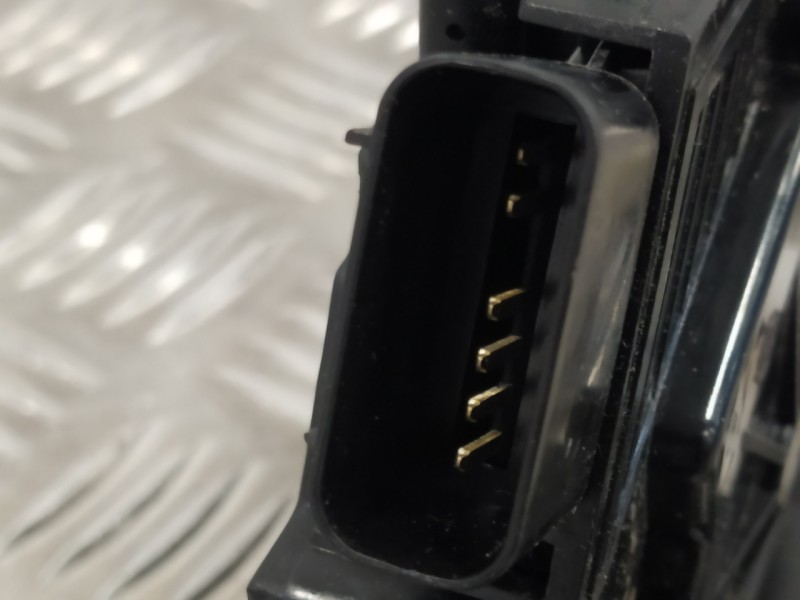 Recambio de cerradura puerta delantera izquierda para ssangyong tivoli premium 4x2 referencia OEM IAM 7121035020  