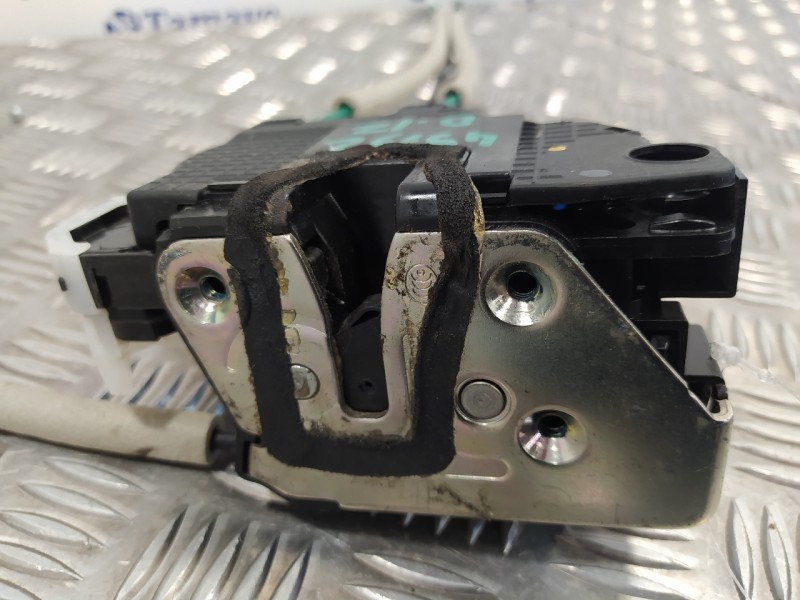 Recambio de cerradura puerta delantera izquierda para ssangyong tivoli premium 4x2 referencia OEM IAM 7121035020  