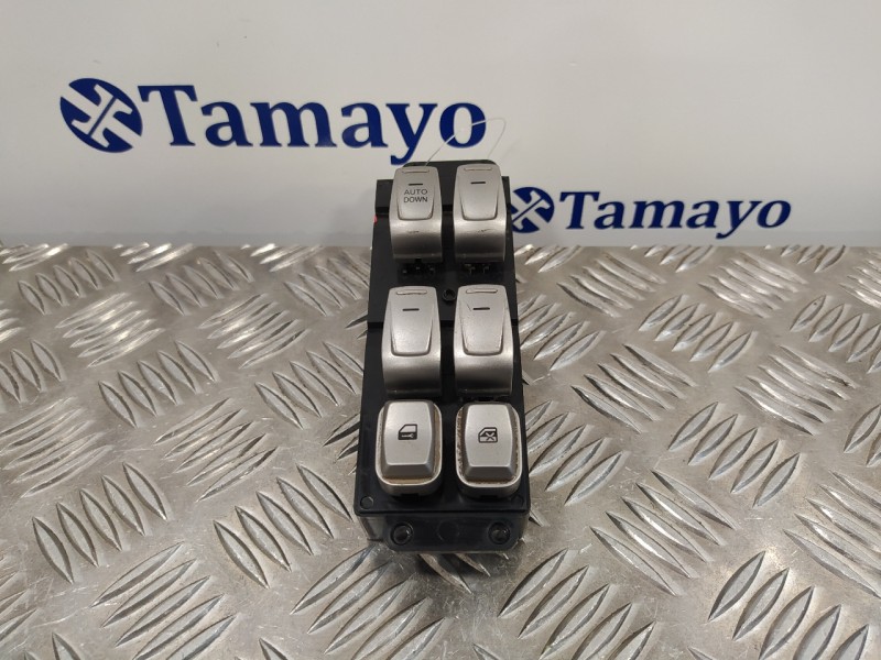 Recambio de mando elevalunas delantero izquierdo para ssangyong tivoli premium 4x2 referencia OEM IAM 8581135000  