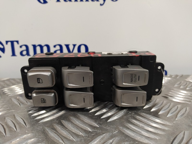 Recambio de mando elevalunas delantero izquierdo para ssangyong tivoli premium 4x2 referencia OEM IAM 8581135000  