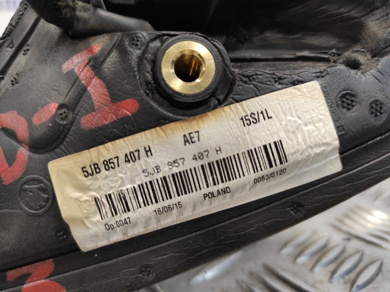 Recambio de retrovisor izquierdo para skoda rapid 1.6 tdi dpf referencia OEM IAM 5JB857407H  