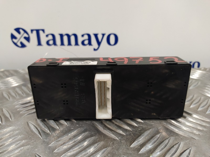 Recambio de mando elevalunas delantero izquierdo para ssangyong tivoli premium 4x2 referencia OEM IAM 8581135000  