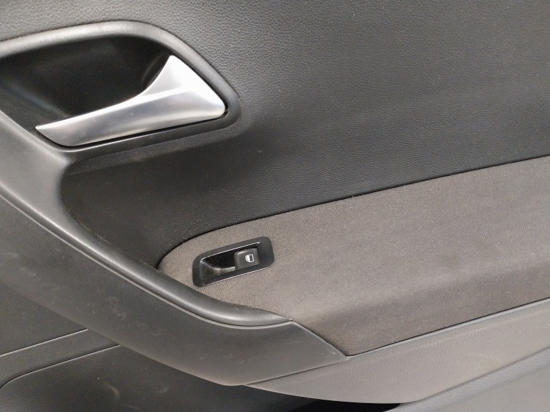 Recambio de guarnecido puerta delantera derecha para volkswagen polo (6c1) 1.0 referencia OEM IAM 6R4867012  6R4867012J