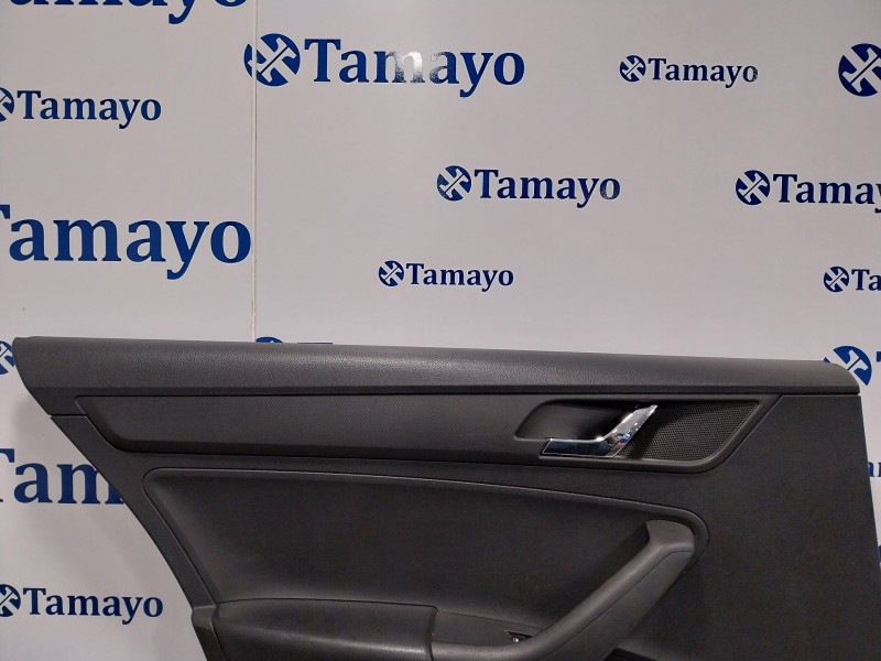 Recambio de guarnecido puerta trasera izquierda para skoda rapid 1.6 tdi dpf referencia OEM IAM 5JH867023C  