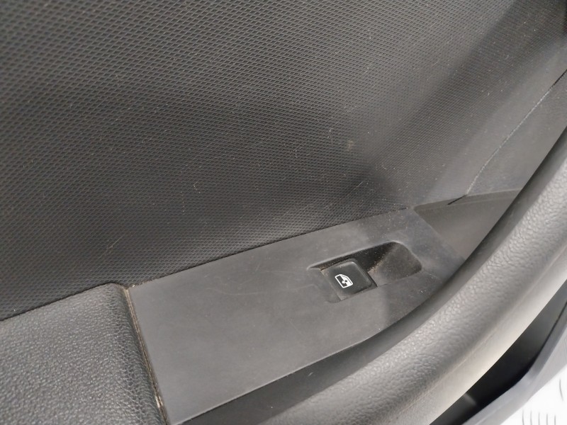 Recambio de guarnecido puerta trasera izquierda para skoda rapid 1.6 tdi dpf referencia OEM IAM 5JH867023C  