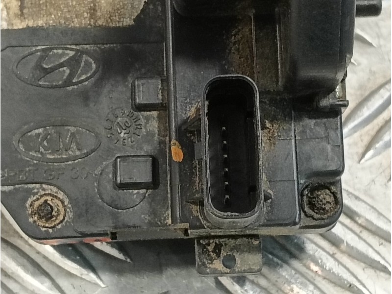 Recambio de cerradura puerta trasera derecha para kia cee´d 1.6 crdi cat referencia OEM IAM   