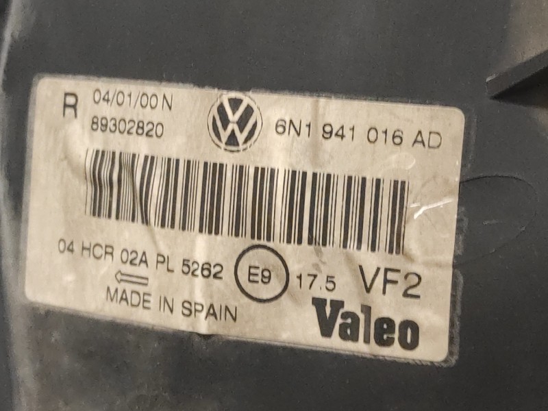Recambio de faro derecho para volkswagen polo berlina (6n2) 1.4 referencia OEM IAM 6N1941016AD  